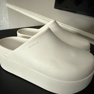CROCS Women's White Elevated Mules